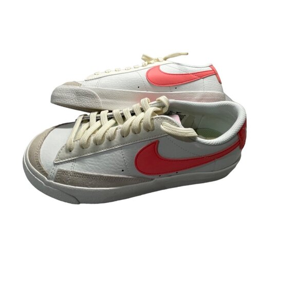 Nike Blazer Low 77 White & Pink Swoosh Sneakers Boys Size 7Y New With Tags - Picture 9 of 13
